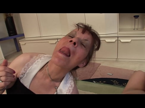 ❤️ Zwei Großmütter und ein Großvater haben einen Dreier ❤❌ Anal video bei uns ☑